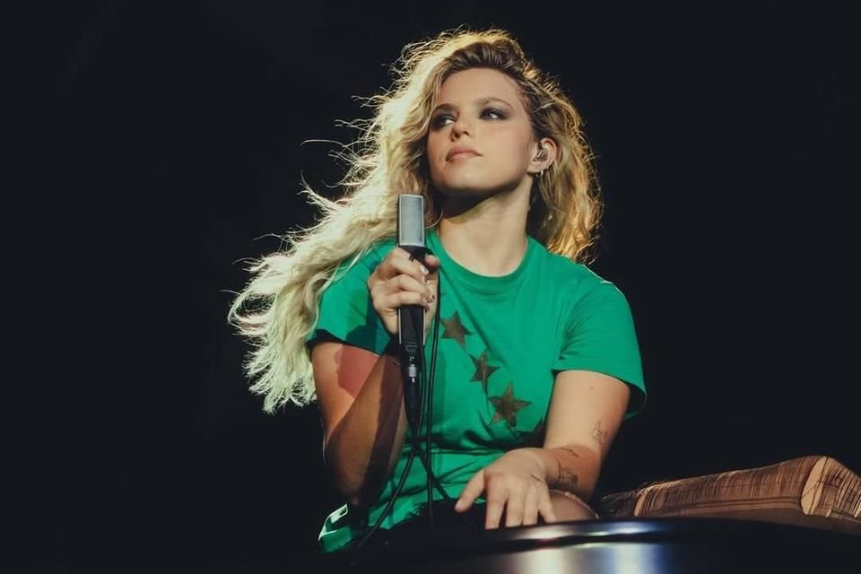 La actriz y cantante Reneé Rapp pospuso una fechas de su actual gira 'Bite Me' para recuperarse de una enfermedad en la garganta.