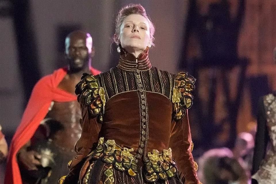 Hunter Schafer usó un look inspirado en el filme 'Orlando'.