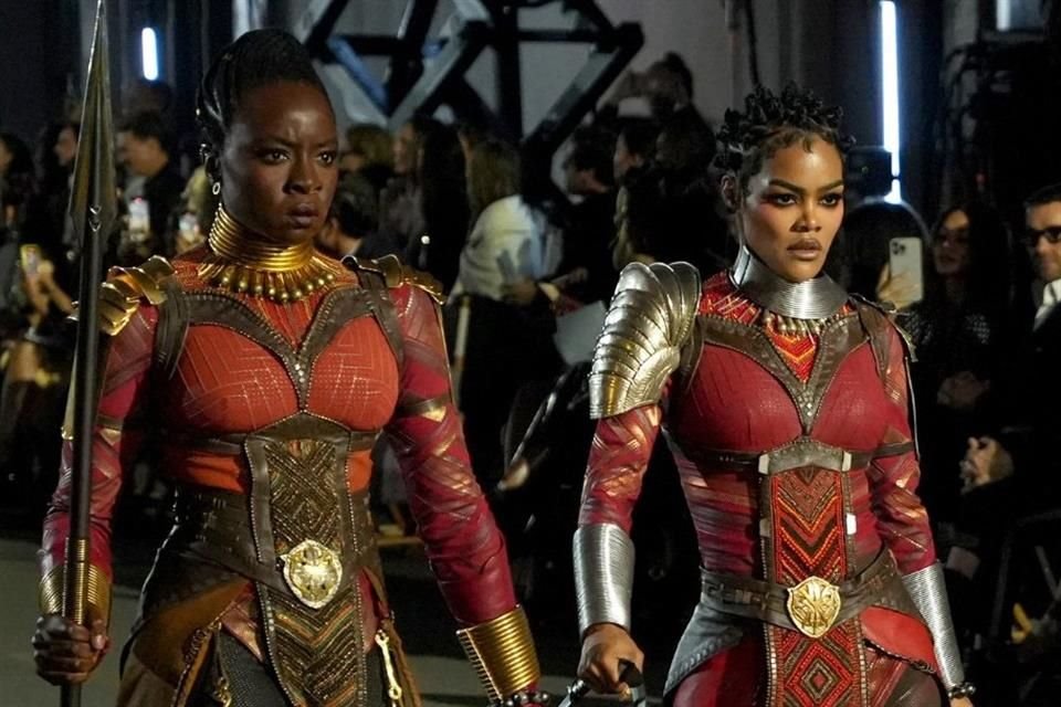 Estos looks de Ruth E. Carter para 'Pantera Negra' fuero usados por Danai Gurira y Teyana Taylor.