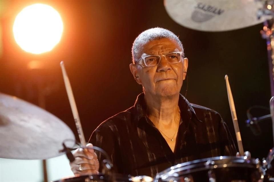 El baterista estadounidense Jack DeJohnette, una figura destacada del jazz moderno, falleció a los 83 años por insuficiencia cardíaca.