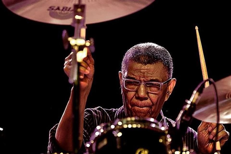 En los años 80, formó un famoso trío con el pianista Keith Jarrett y el contrabajista Gary Peacock.