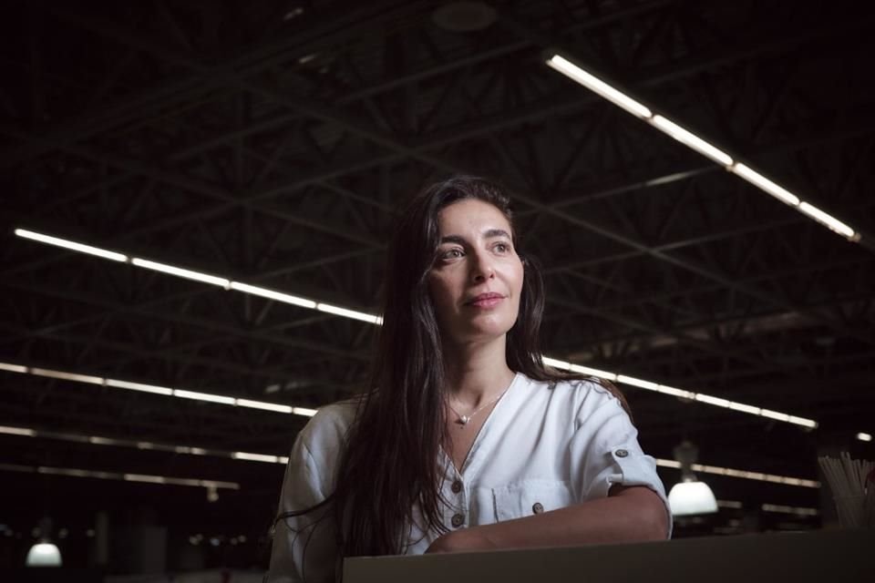 La escritora uruguaya Fernanda Trías obtuvo el Premio de Literatura Sor Juana Inés de la Cruz 2025 por su obra El Monte de las Furias.