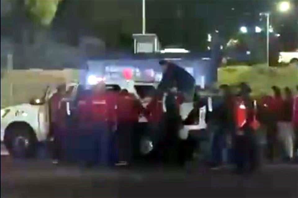 Personal de la UNAM sometió al aficionado de Cruz Azul, a quien le causaron la muerte por estrangulamiento.