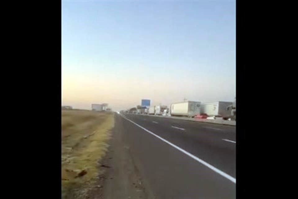 Por segundo día, campesinos bloquean carreteras en varios estados del País.