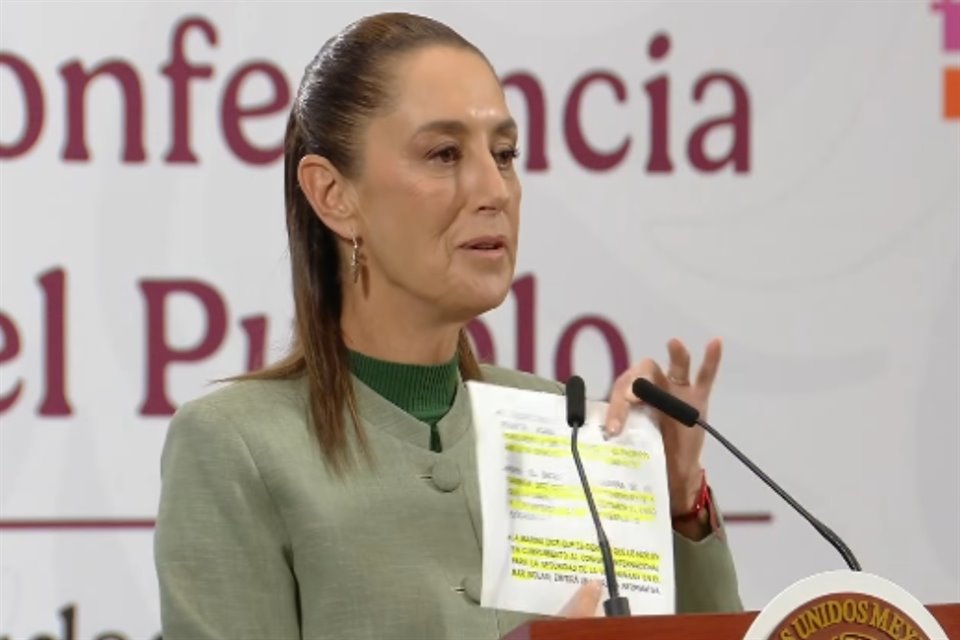 La Presidenta mostró una tarjeta en la que la Secretaría de Marina le informaba del rescate.