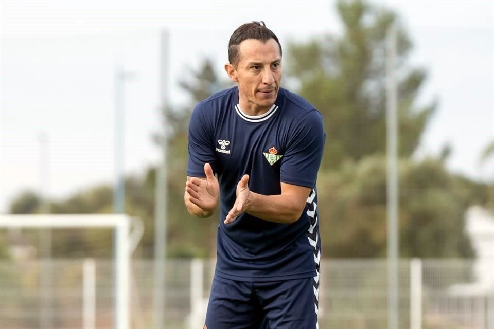 El ex jugador inicia preparación en el Real Betis.