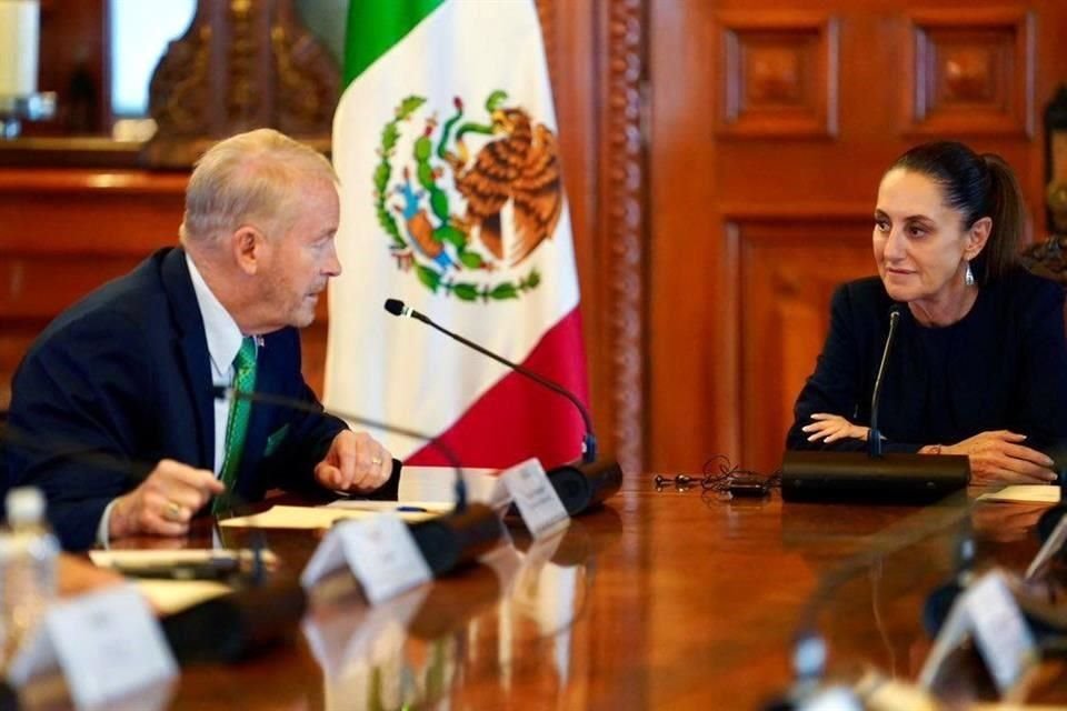 El encuentro se lleva a cabo, después de que la Presidenta Sheinbaum manifestó su desacuerdo con los operativos de EU en el Pacífico. La imagen es de la visita que hizo el diplomático a la Mandataria.
