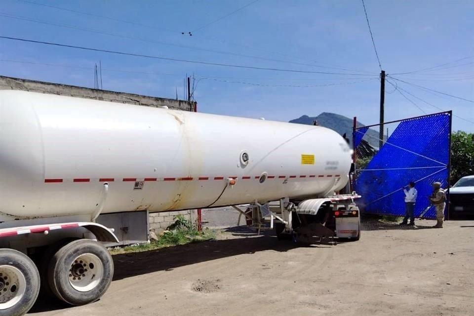 En el operativo, las autoridades aseguraron 41 mil litros de combustible robado.