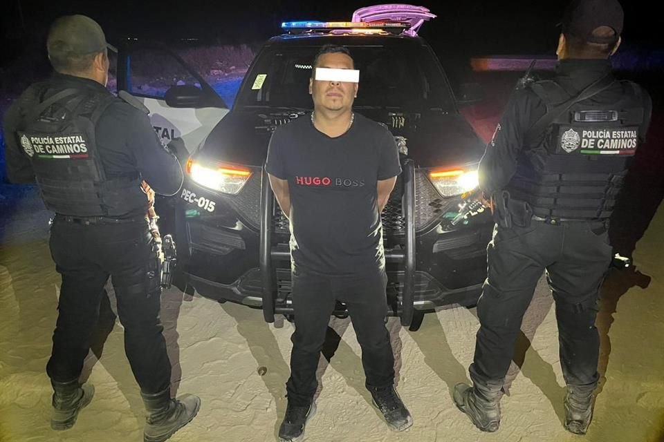 Un hombre que traía dos pistolas, un revólver, droga y un vehículo robado fue detenido en Ojuelos.