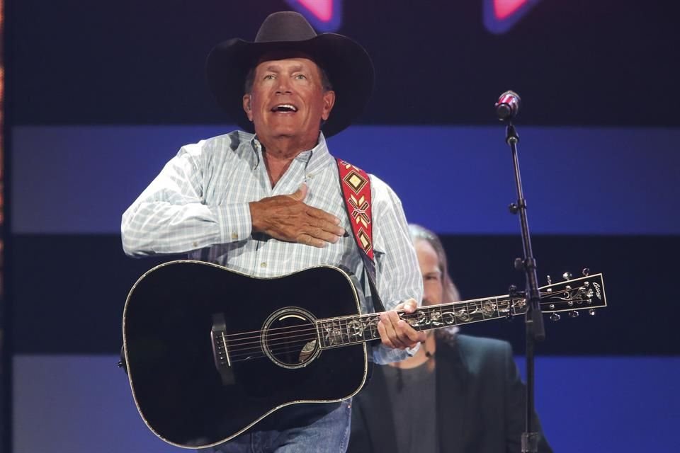 Donald Trump anunció a George Strait, Sylvester Stallone, Kiss y otros como primeros homenajeados de los Kennedy Center Honors.