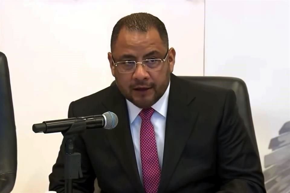 El nombrado titular de la UIF, Omar Reyes Colmenares, comparece ante legisladores, antes de su ratificación en el cargo.