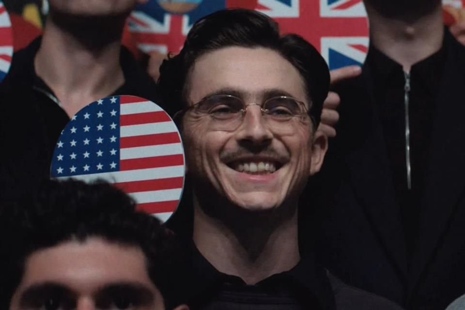 Timothée Chalamet se convierte en Marty Mauser, inspirado en Marty Reinsman.