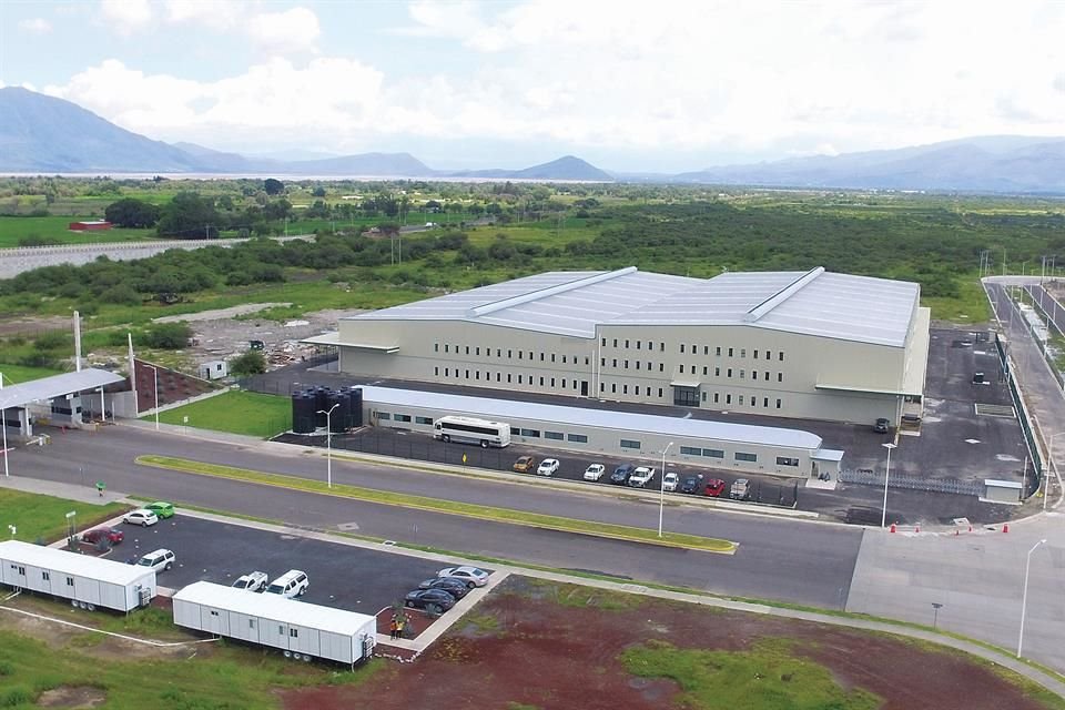 El Gobernador de Jalisco busca destrabar el permiso aduanal que permita la instalación del Puerto Seco en el Centro Logístico de Jalisco.