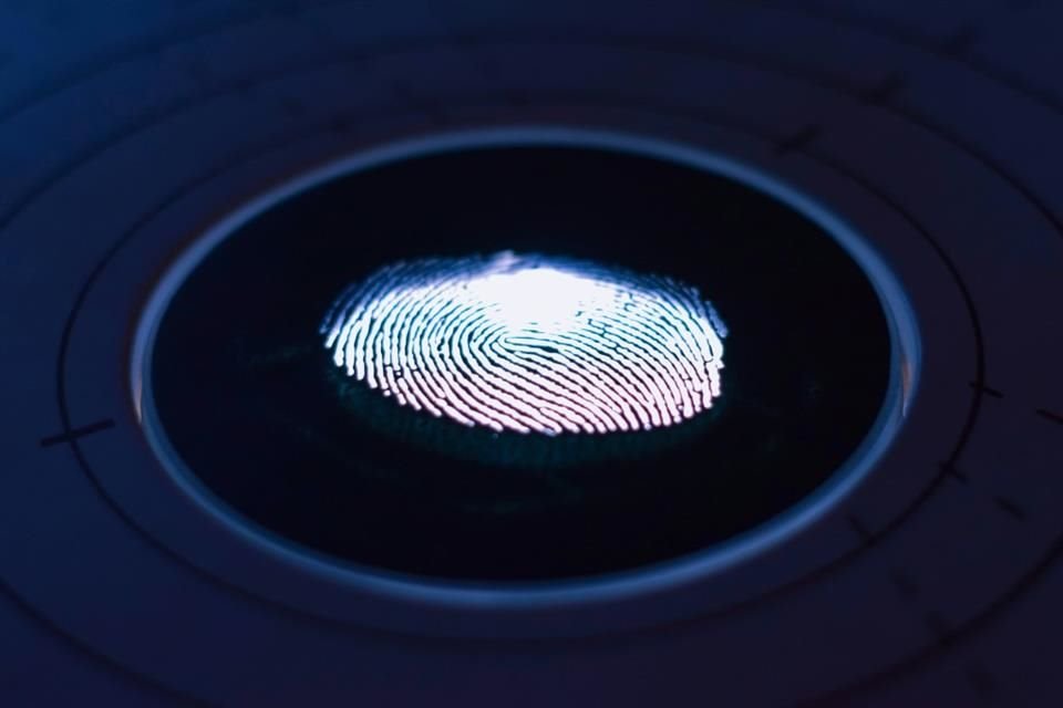 Infórmate antes de compartir tus datos biométricos. Asegúrate de que la entidad o plataforma que los solicita tenga políticas claras de privacidad.