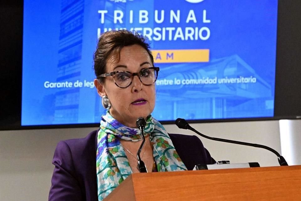 Carina Gómez Fröde es maestra y licenciada por la Facultad de Derecho de esta Universidad, docente en la misma institución y directora general de arbitraje en la Comisión Nacional de Arbitraje Médico.