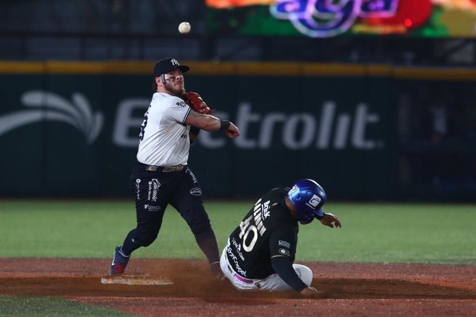 En un juego de poder a poder, Sultanes venció 7-6 a los Charros y evitó la barrida en el Primer Playoff de la LMB.