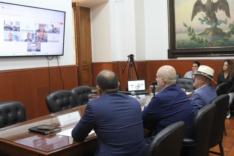 Pese a contar con 13 intendentes que cobran entre 26 mil y 29 mil pesos al mes, Congreso decidió 'engordar' su gasto en limpieza a 3.1 mdp.