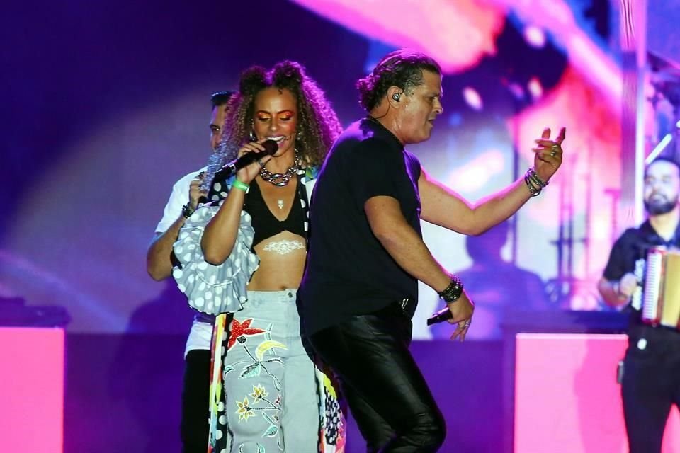 Carlos Vives se presentó por primera vez en Fiestas de Octubre.