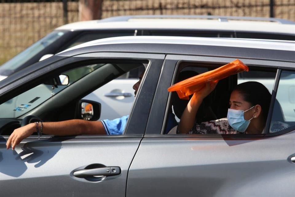 Los bloqueos desarrollados por productores de maíz en los principales accesos carreteros, han afectado a viajeros y personas que se trasladan a distintos puntos del País.