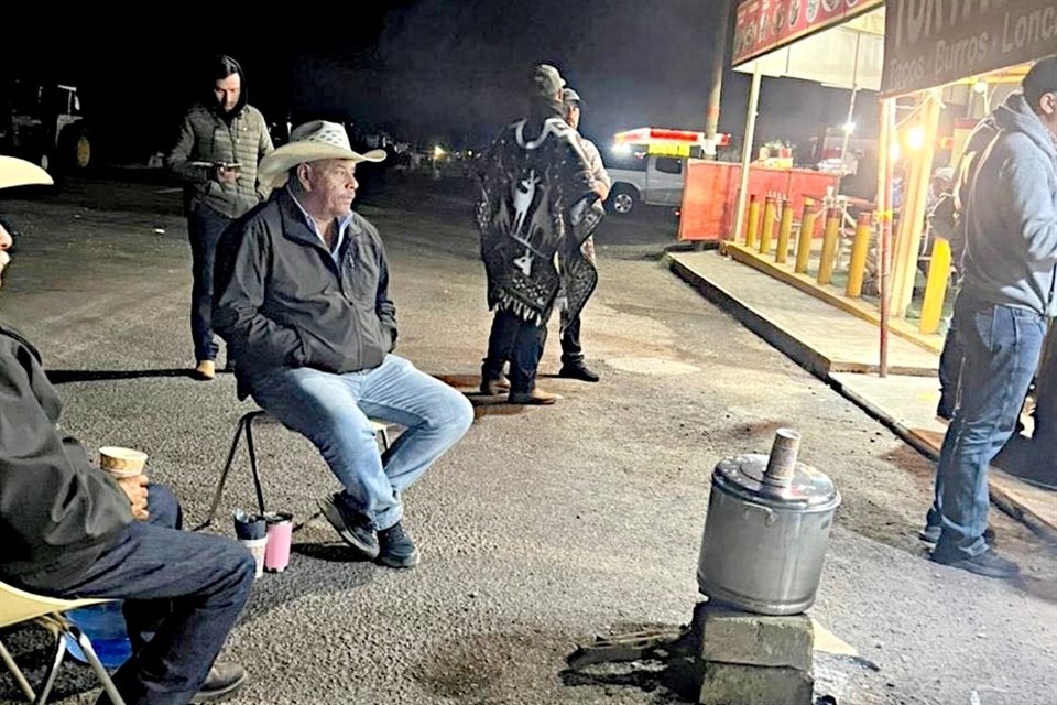 Productores afirman que mantendrán los bloqueos hasta conseguir 7 mil 200 pesos por tonelada.