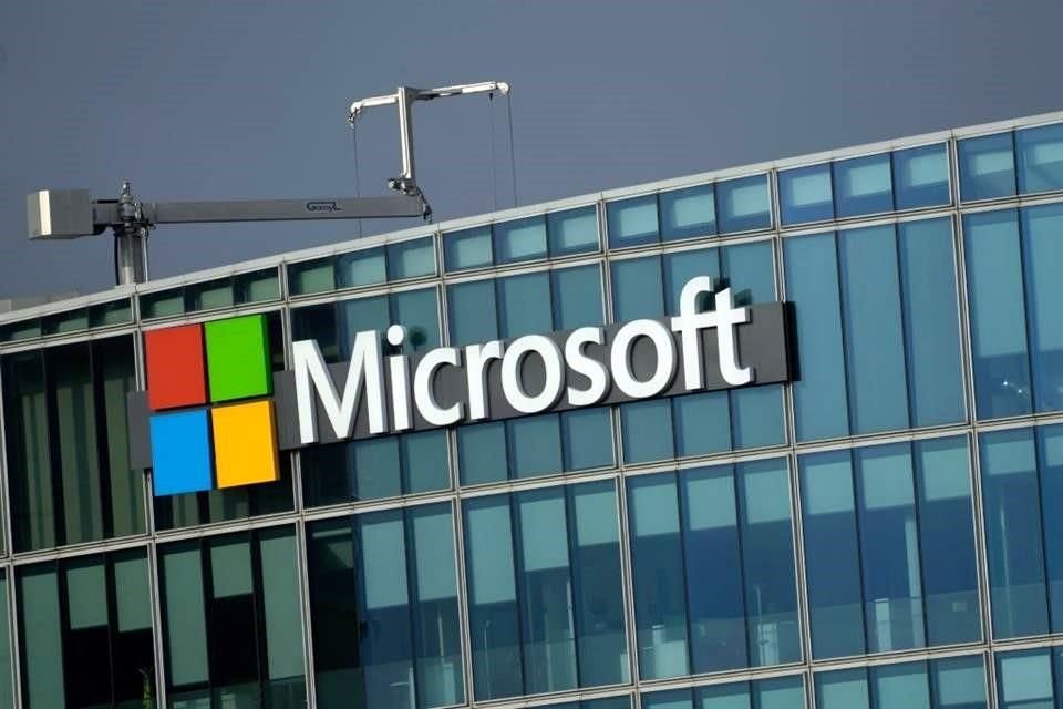 Los ingresos totales de Microsoft aumentaron un 18%, hasta los 77 mil 700 millones de dólares, superando las expectativas.