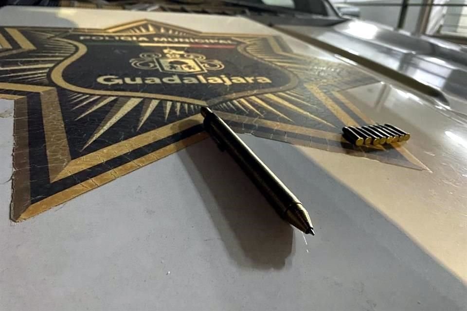 En posesión de un arma de fuego tipo pluma fue detenido un sujeto en el Mercado de Abastos, en Guadalajara.