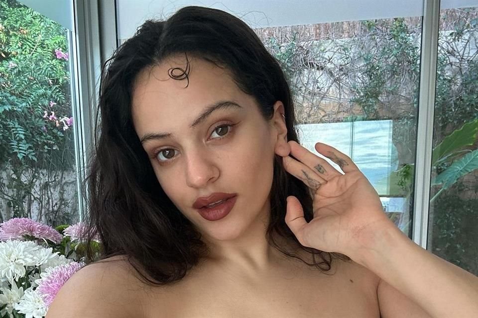 Durante la velada, la intérprete de 'Con Altura' y 'Despechá' probó por primera vez el pozole, uno de los platillos más emblemáticos del País.