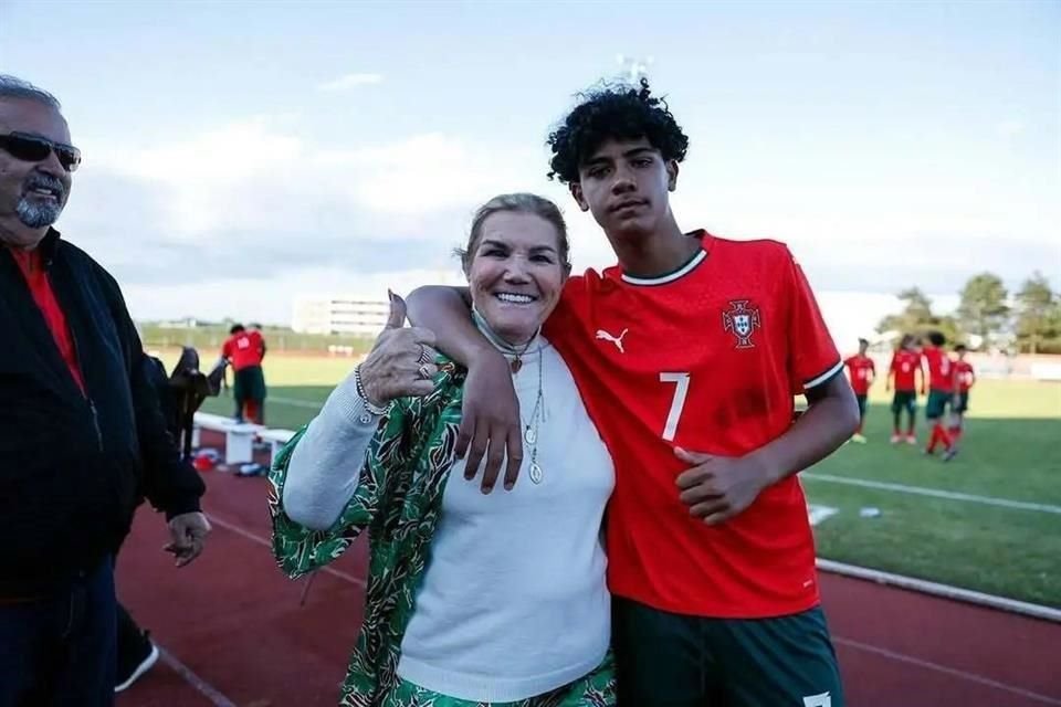 El hijo mayor de Cristiano tiene 15 años.