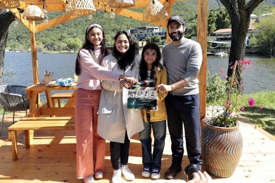 Sara Díaz (izq. a der.), Mabel Cadena, Lissa Rivas y Pablo Cruz dieron ayer el arranque oficial.