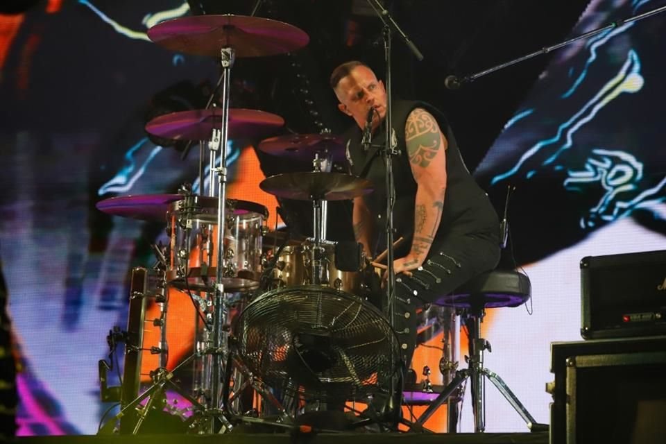 A mitad del show, el cuarteto rockeó con dos clásicos de su colección, 'Frijolero' y 'Gimme Tha Power', que descontrolaron e incendiaron desde la primera nota hasta la última.