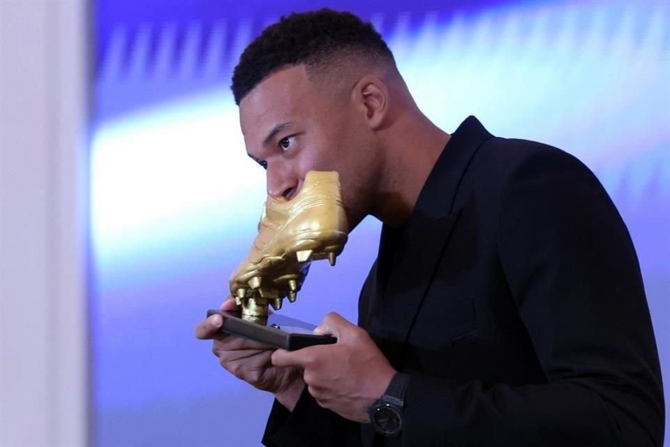 Mbappé recibió su Bota de Oro.