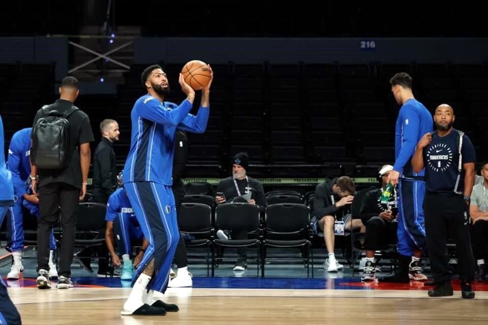 El jugador entrenó, pero en pantuflas.