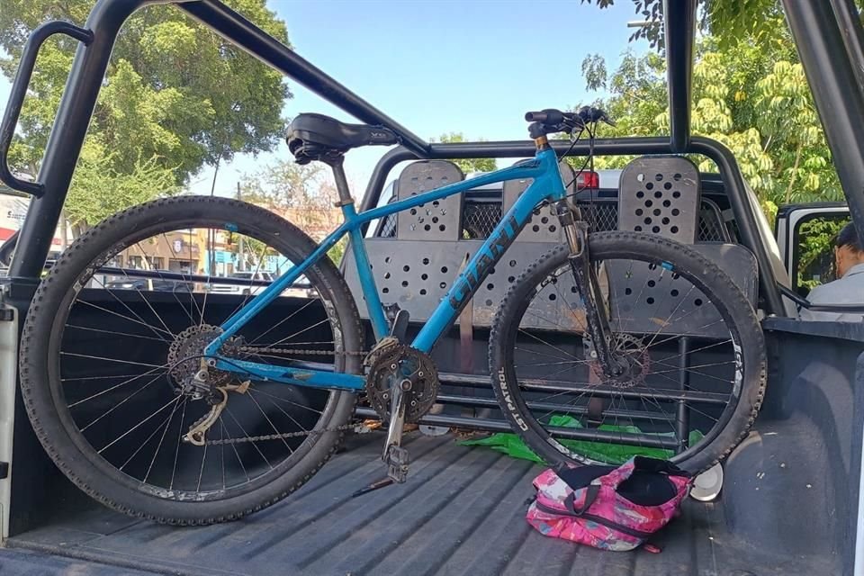 Un hombre fue detenido en la colonia La Perla, en Guadalajara, acusado de robar una bicicleta con valor aproximado de 10 mil pesos.