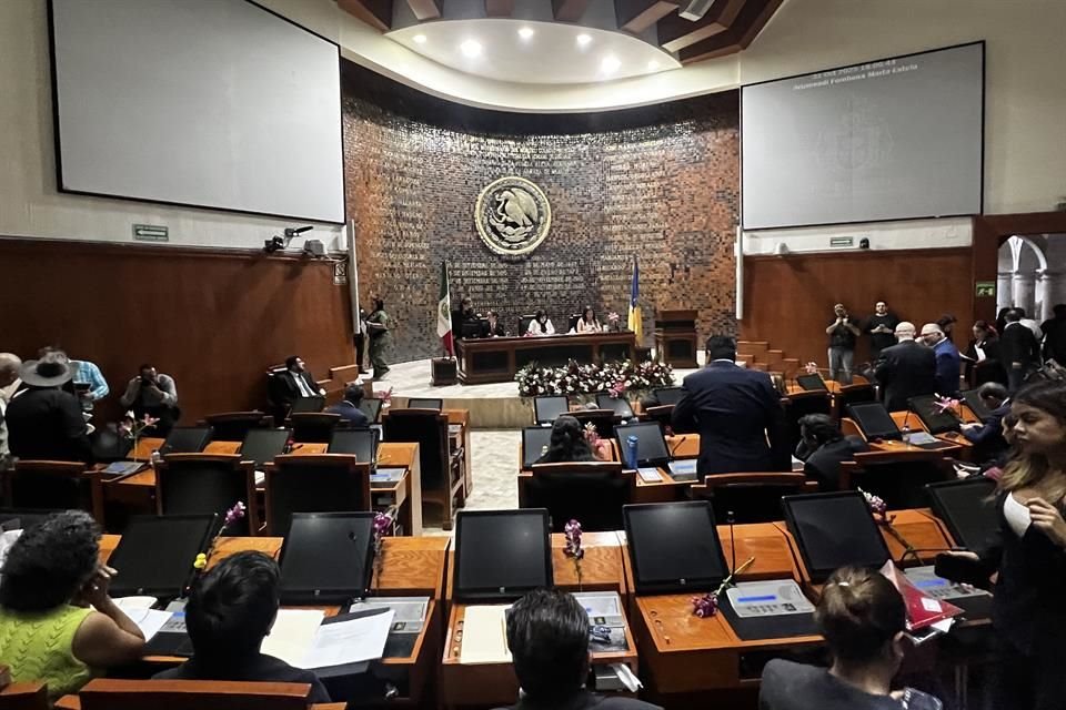 La iniciativa impulsada por Morena para solicitar al Gobierno de Jalisco adherirse al pacto federal IMSS-Bienestar  fue 'bateada' por la mayoría de diputados del Congreso local.