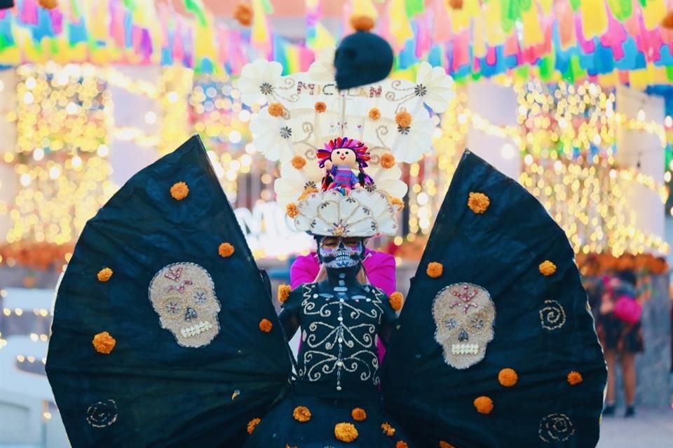 Celebra Tlajomulco el Festival Mictlán con música, bailes y concurso de catrinas y catrines.