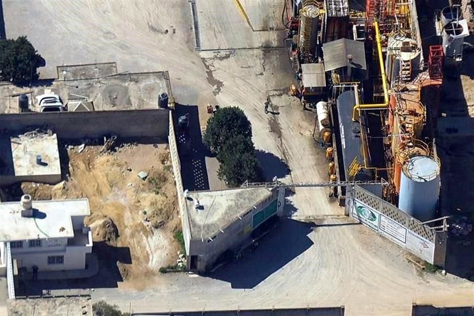 En el sitio aseguraron 250 mil litros de hidrocarburo, 12 pipas, dispositivos electrónicos, documentación diversa.