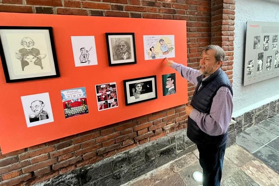 La muestra que ofrece una mirada al trabajo del cineasta con más de 150 piezas originales.