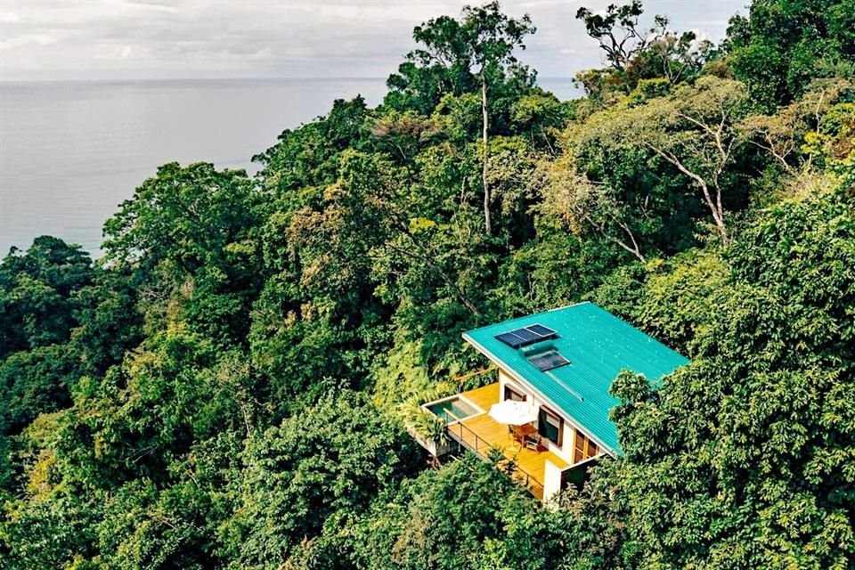 Costa Rica es pionero en implementar prácticas limpias en el ecoturismo.