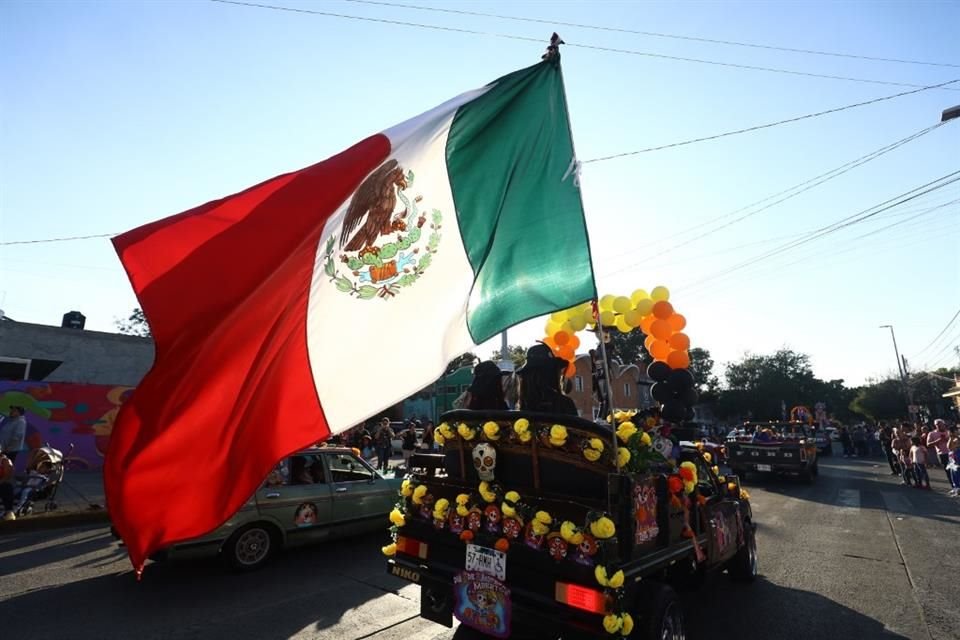 Hubo más de 140 vehículos en todos carros alegóricos.