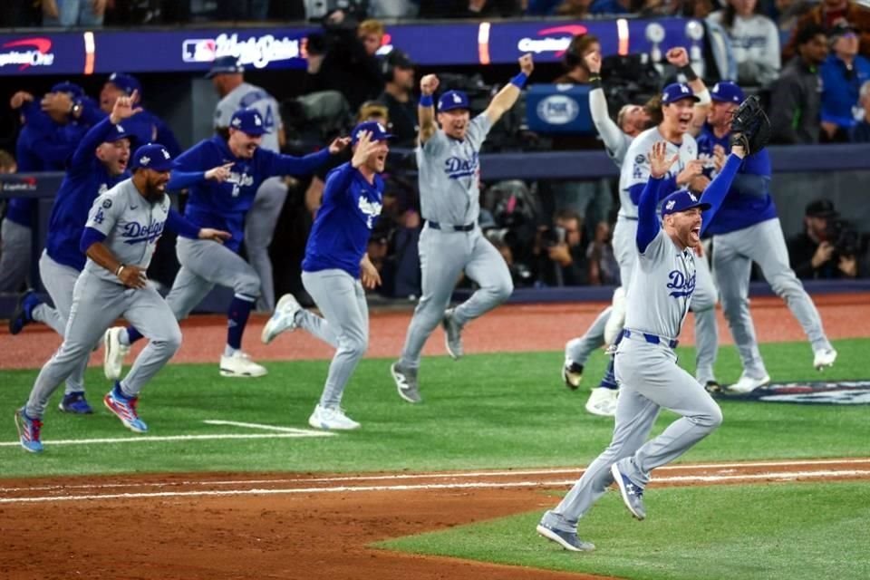 Dodgers son los primeros bicampeones desde el tricampeonato de los Yankees de 1998 al 2000.