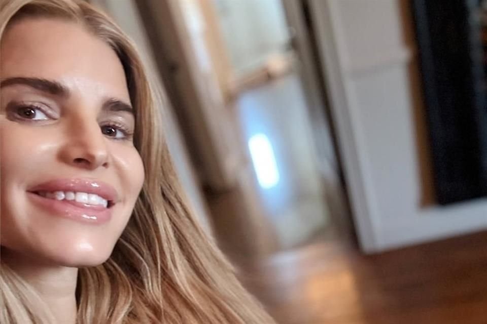 La cantante y actriz Jessica Simpson celebró este sábado sus ocho años de sobriedad y compartió una selfie en donde se le ve feliz y en paz.