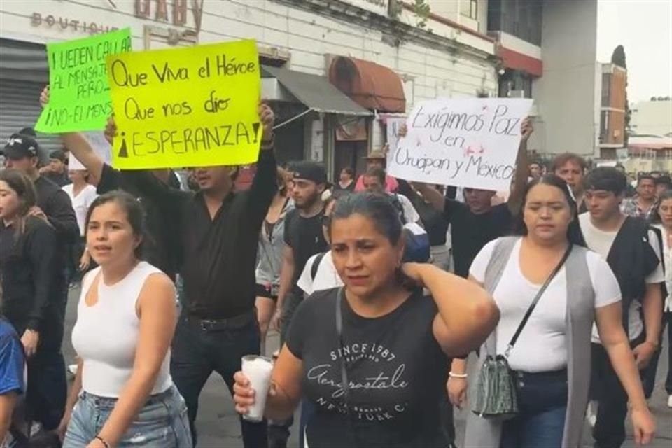 En Uruapan, así protestaron algunas personas tras el reciente asesinato de su Alcalde, el independiente Carlos Manzo.