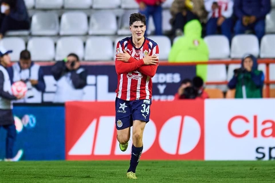 Un golazo de la 'Hormiga' González le dio el triunfo a Chivas ante Pachuca, y acarician la Liguilla directa.