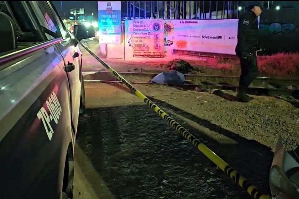 Un cadáver en avanzado estado de descomposición fue localizado este lunes junto a las vías del tren en San Juan de Ocotán, en Zapopan.