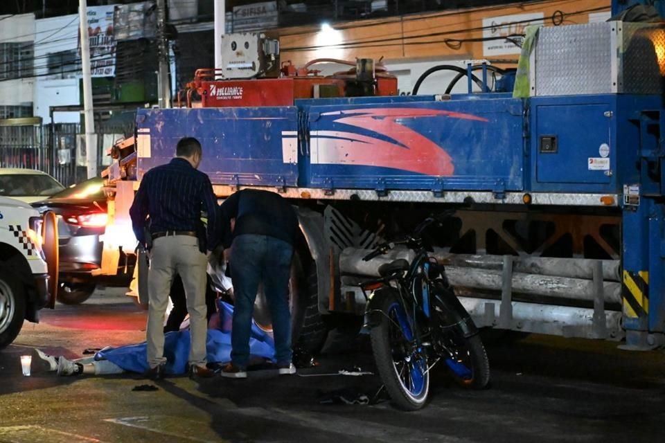 Un hombre murió en la Colonia Moderna cuando perdió el control de su bicicleta y terminó bajo las llantas de un camión pesado.