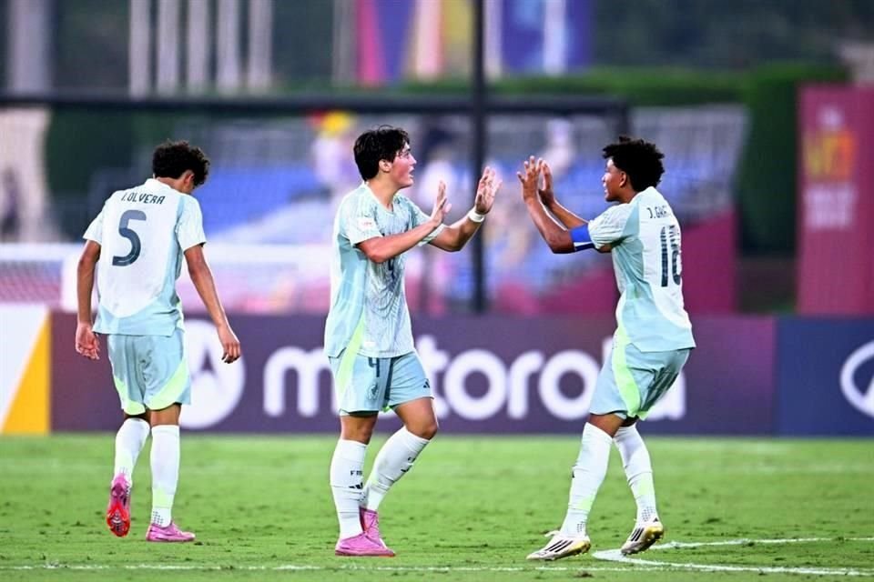 Aldo de Nigris anotó, pero no alcanzó.