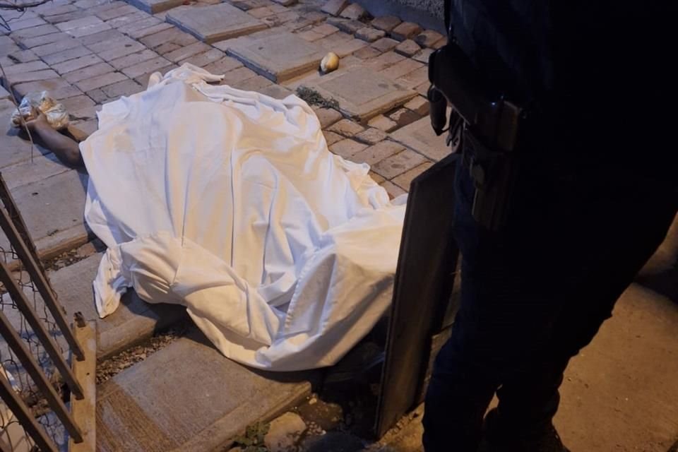 Un matrimonio murió y su hijo quedó herido. Al intentar intervenir, un taquero también fue baleado.