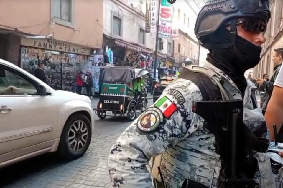 La propuesta para convertirse en Alcaldesa de Uruapan viajó en medio de un operativo integrado por 14 agentes de la Guardia Nacional.