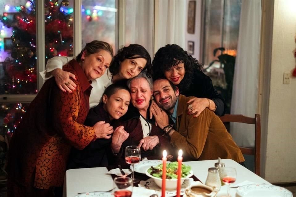 'La Eterna Adolescente', cinta tapatía ganadora a Mejor Largometraje Mexicano de Ficción en el festival de Guanajuato, se exhibirá en casa.