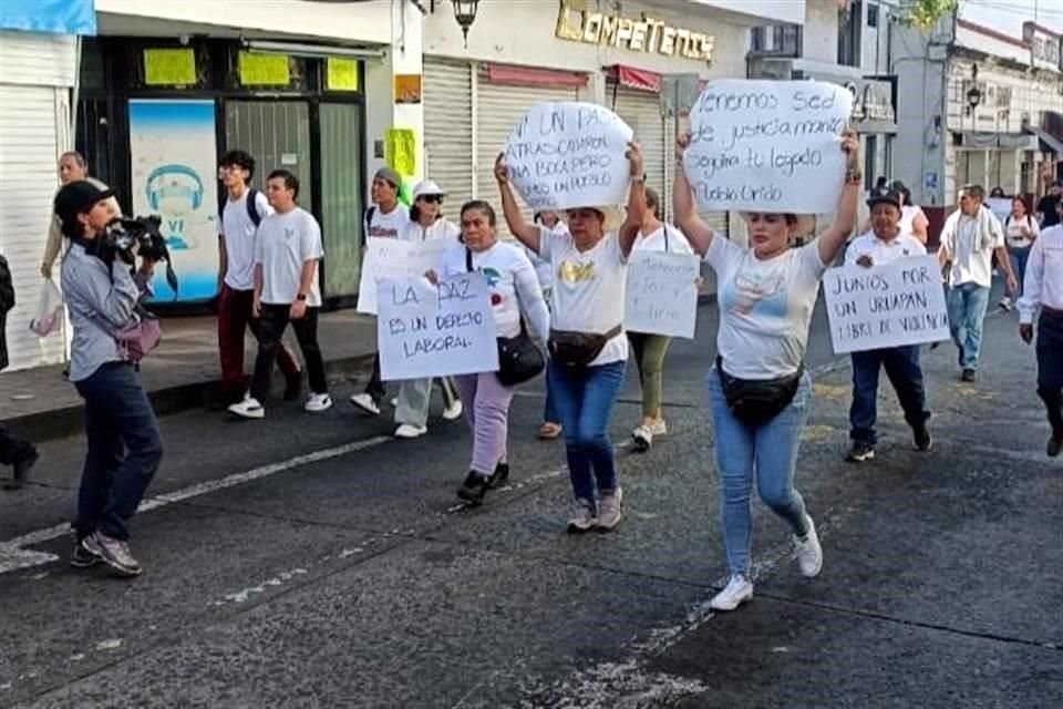 Los ciudadanos portaron pancartas en demanda de justicia.